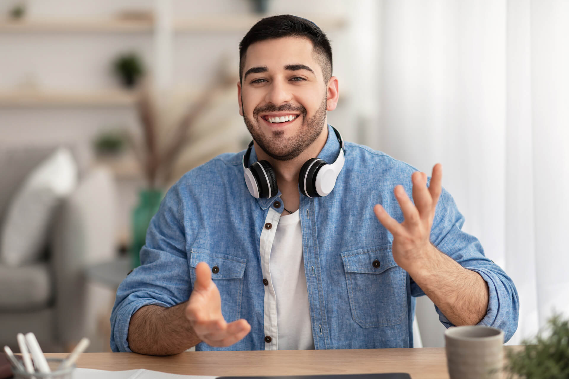 jewish-man-having-video-call-using-laptop-talking-2022-02-03-20-44-40-utc.jpg